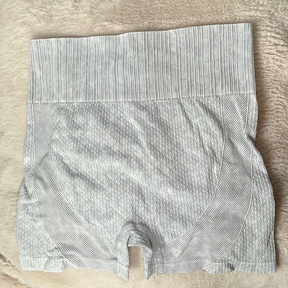 women’s sports/gym shorts - Picture 3 of 5